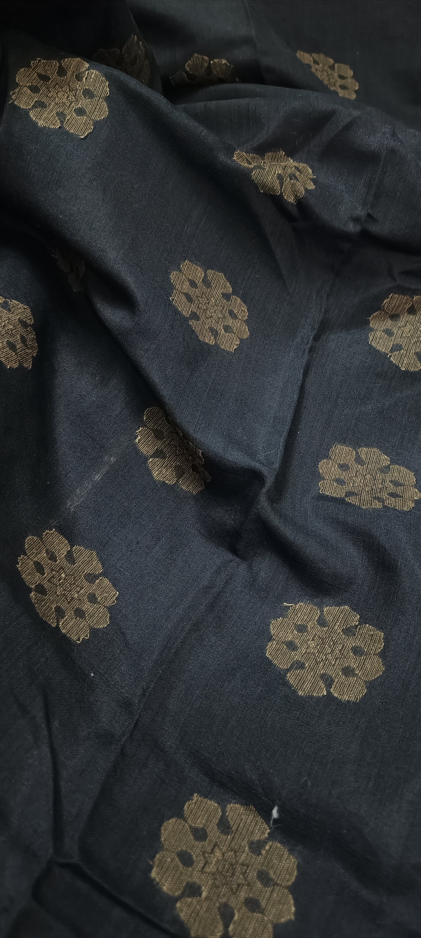 Kaalratri Gold Pure Silk Saree