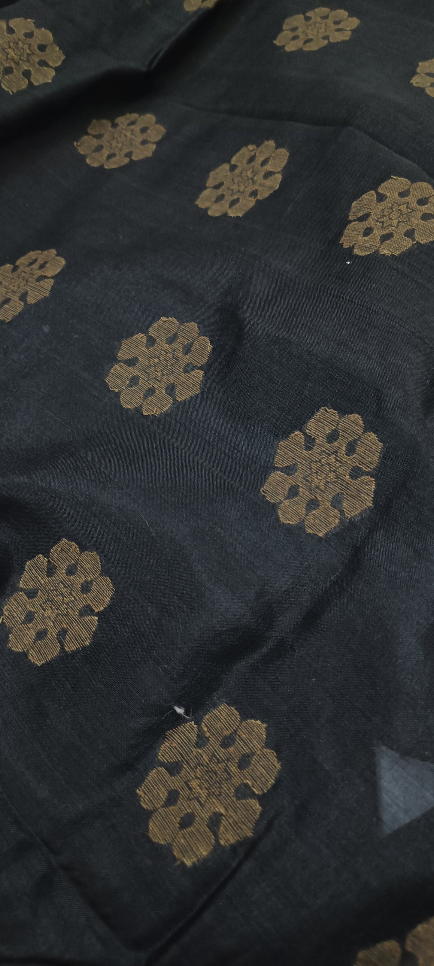 Kaalratri Gold Pure Silk Saree