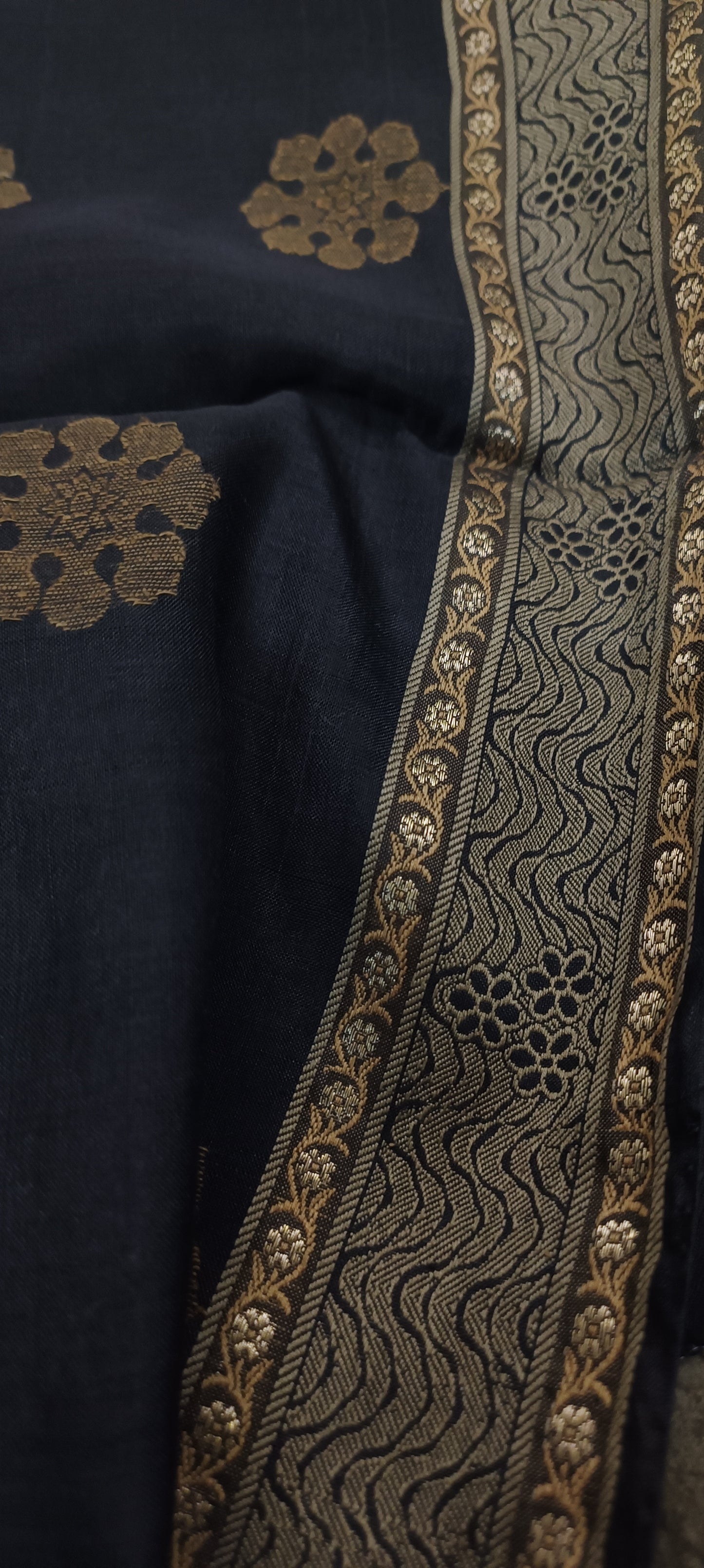 Kaalratri Gold Pure Silk Saree