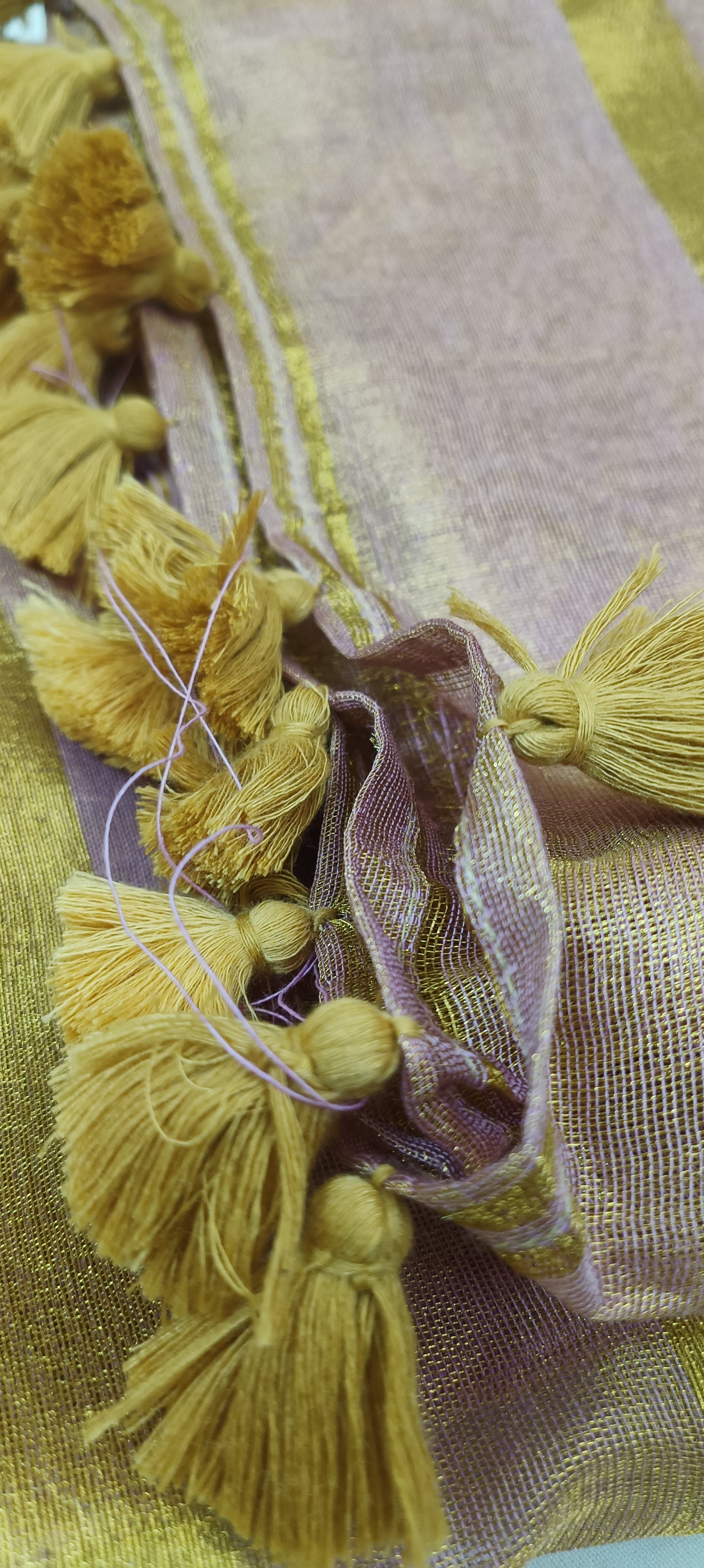 Gulchhadi Gold Tissue Linen Saree