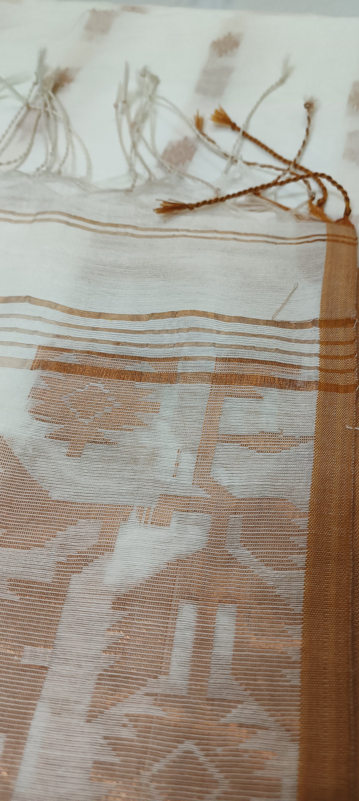 KOMOLKANTI White Jamdani Cotton Saree