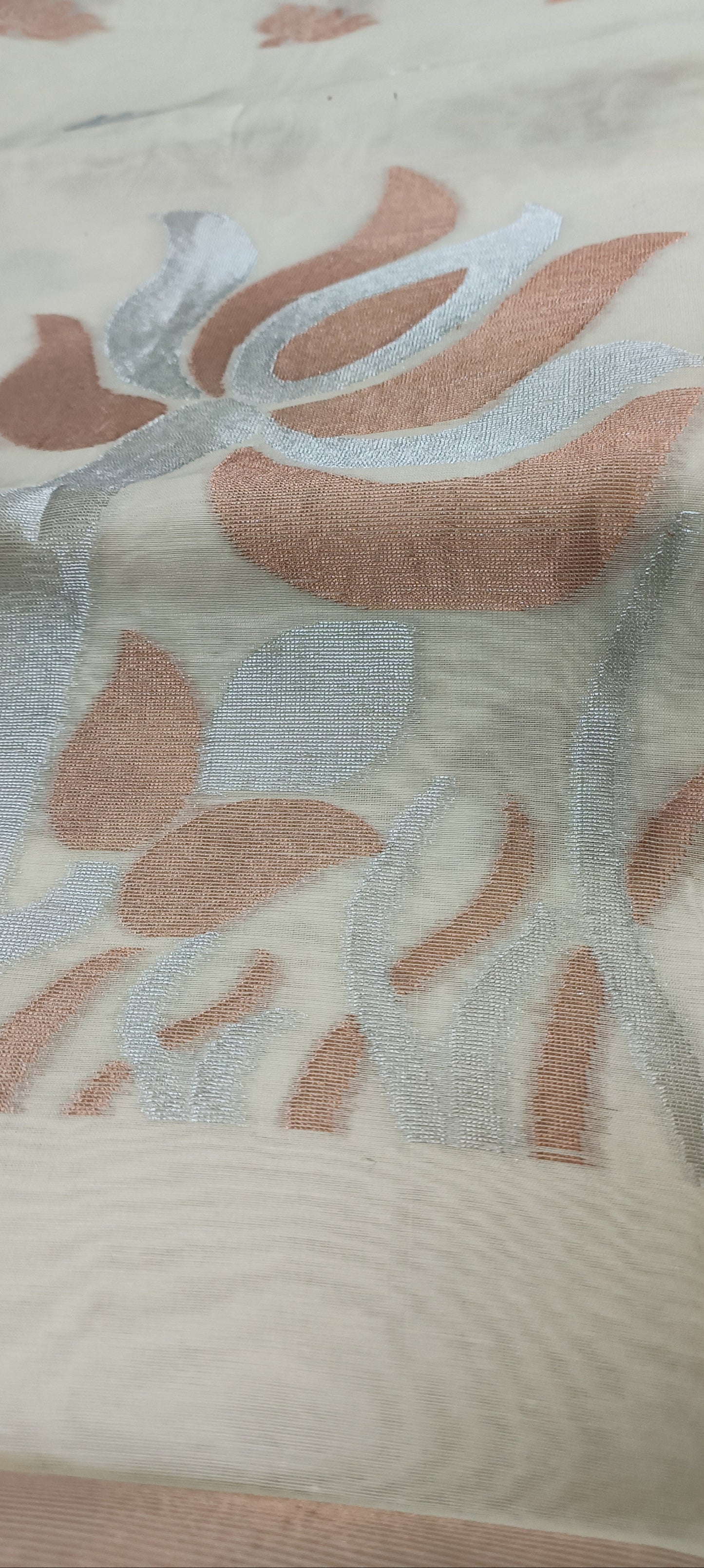 CHANDRAPUSHPO – Cream Jamdani Cotton Saree