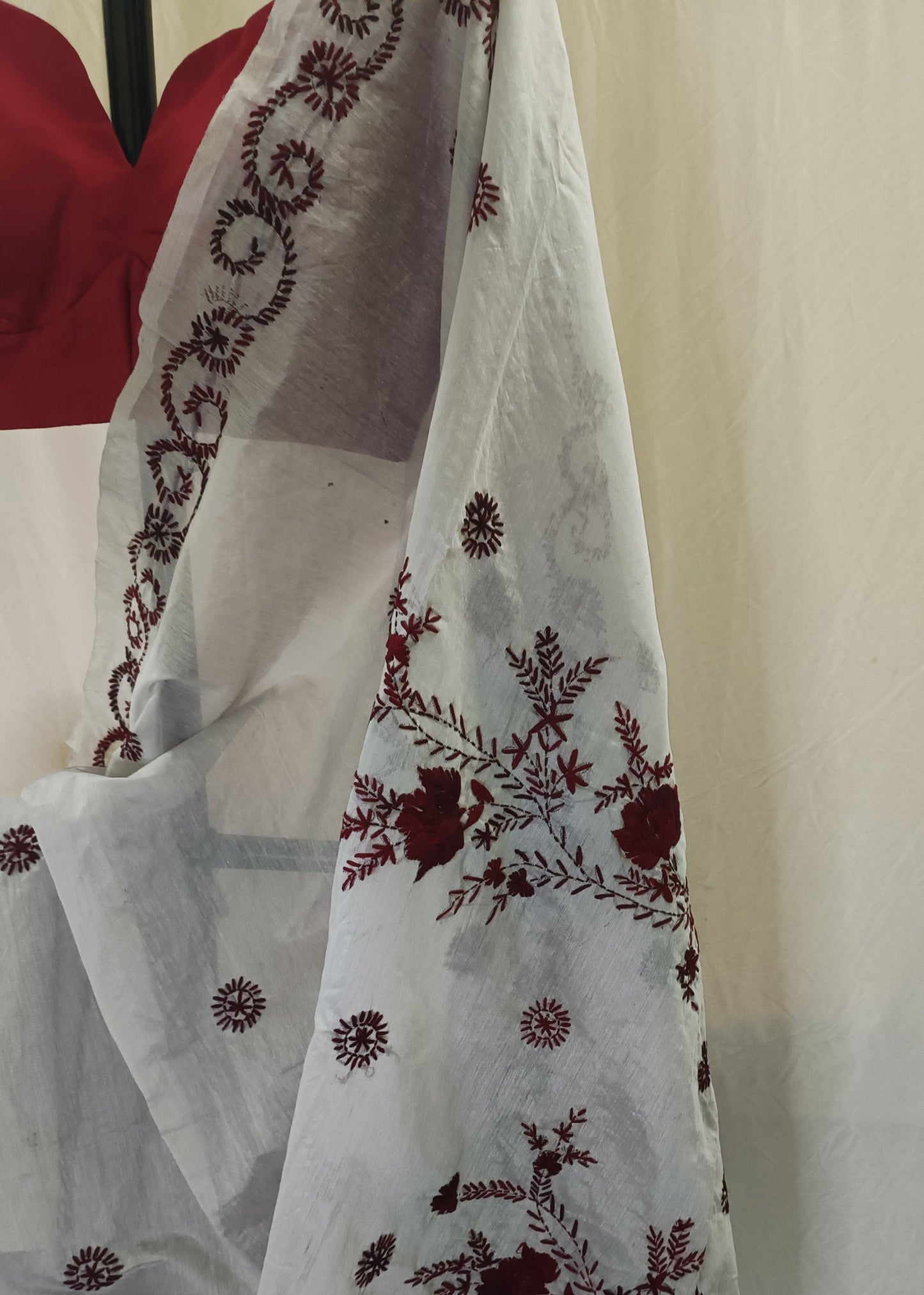 Mrinalini Ivory Threadwork Cotton Saree