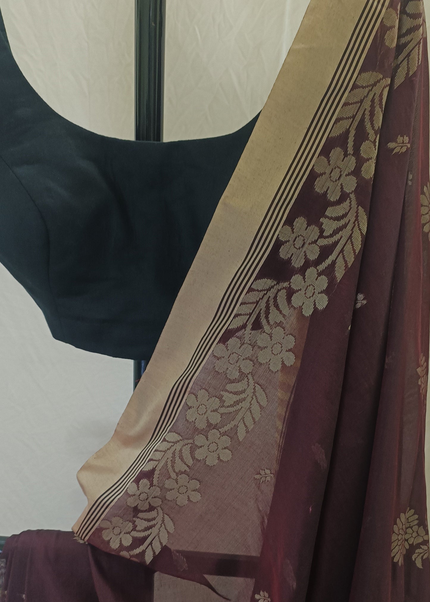 Nivriti Cotton Floral Saree