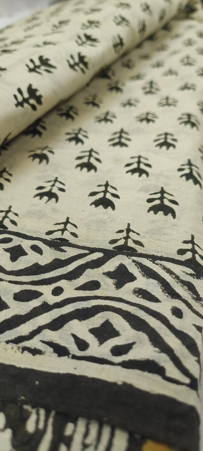 Moon-Ink Maheshwari Dhabu Print Saree