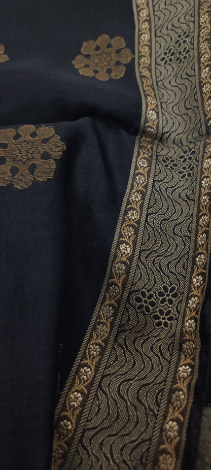 Kaalratri Gold Pure Silk Saree