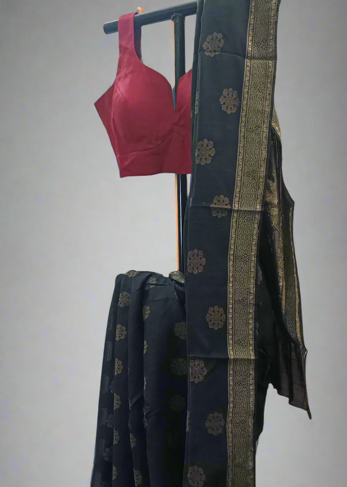 Kaalratri Gold Pure Silk Saree