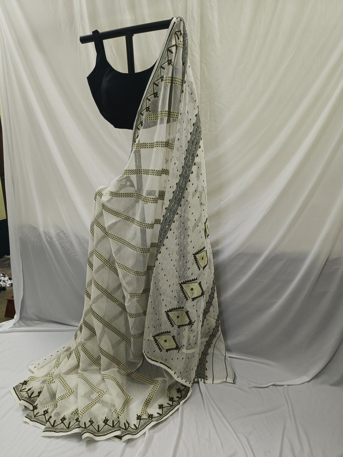 Shwet Rekha Soft Jamdani Saree