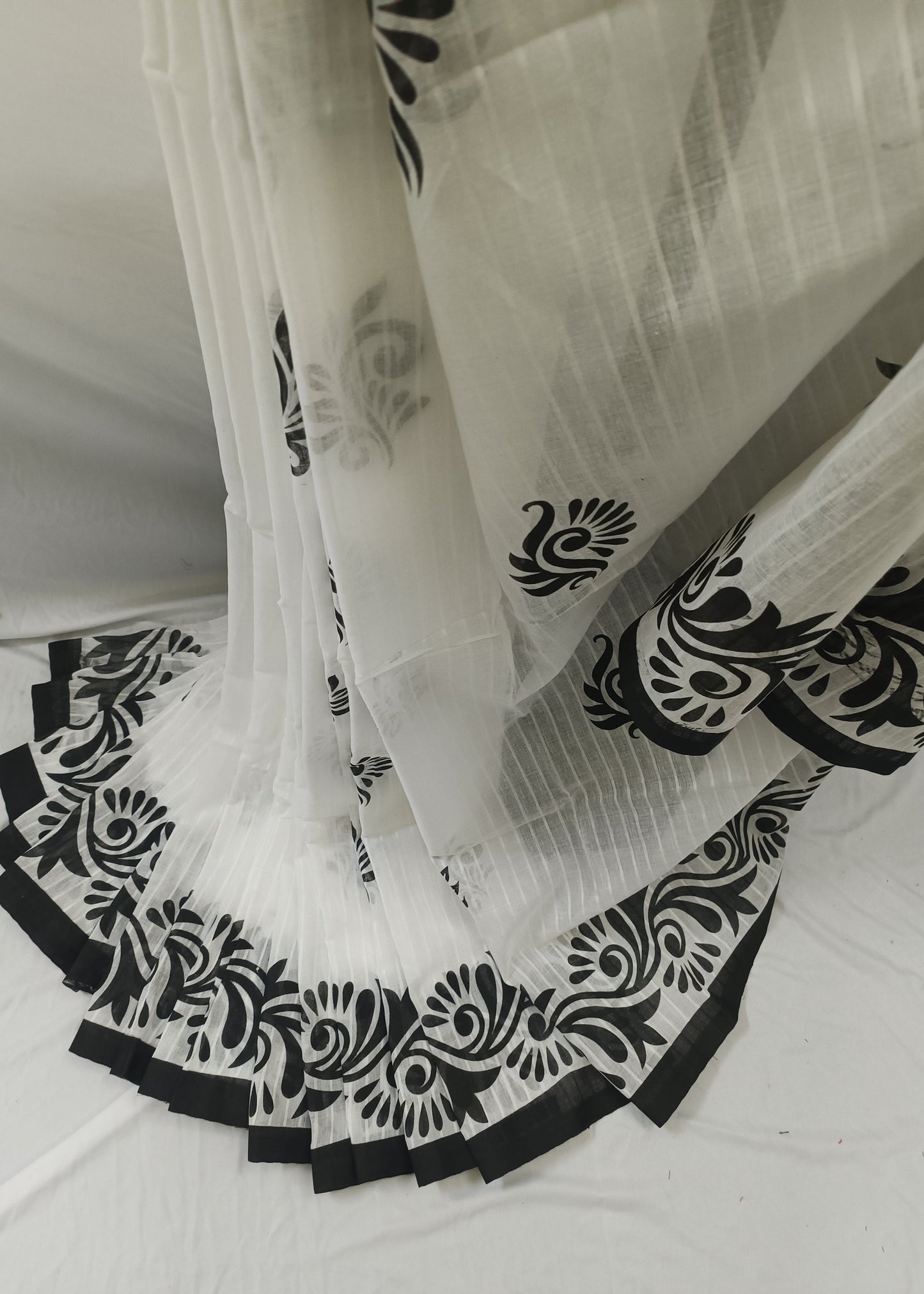 Shwet Rekha Cotton Saree