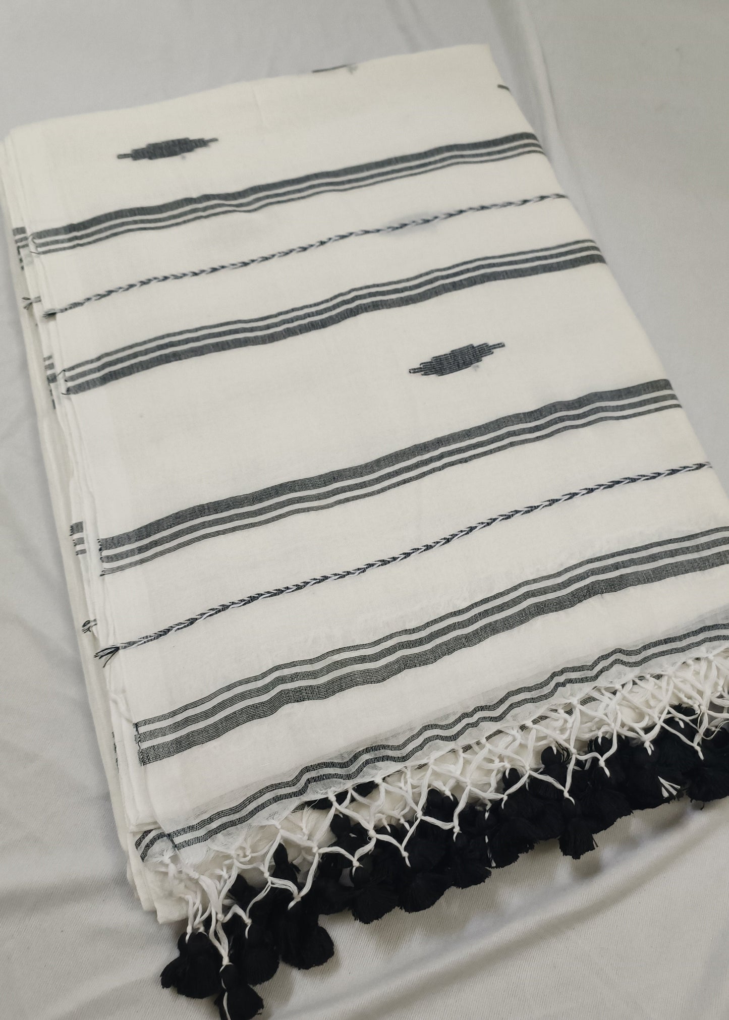 Aabha White Cotton Saree