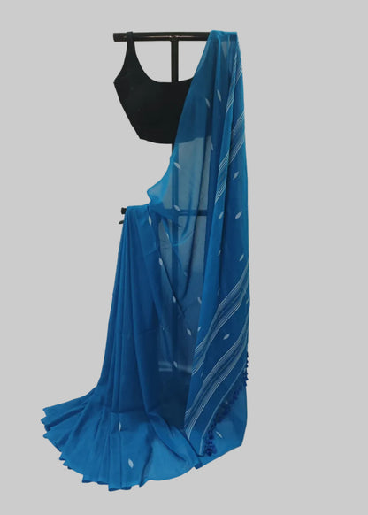 Blue saree with a black blouse on a mannequin against a plain background