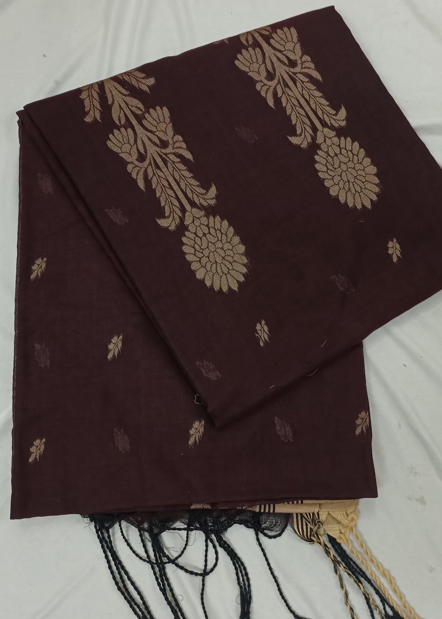Nivriti Cotton Floral Saree