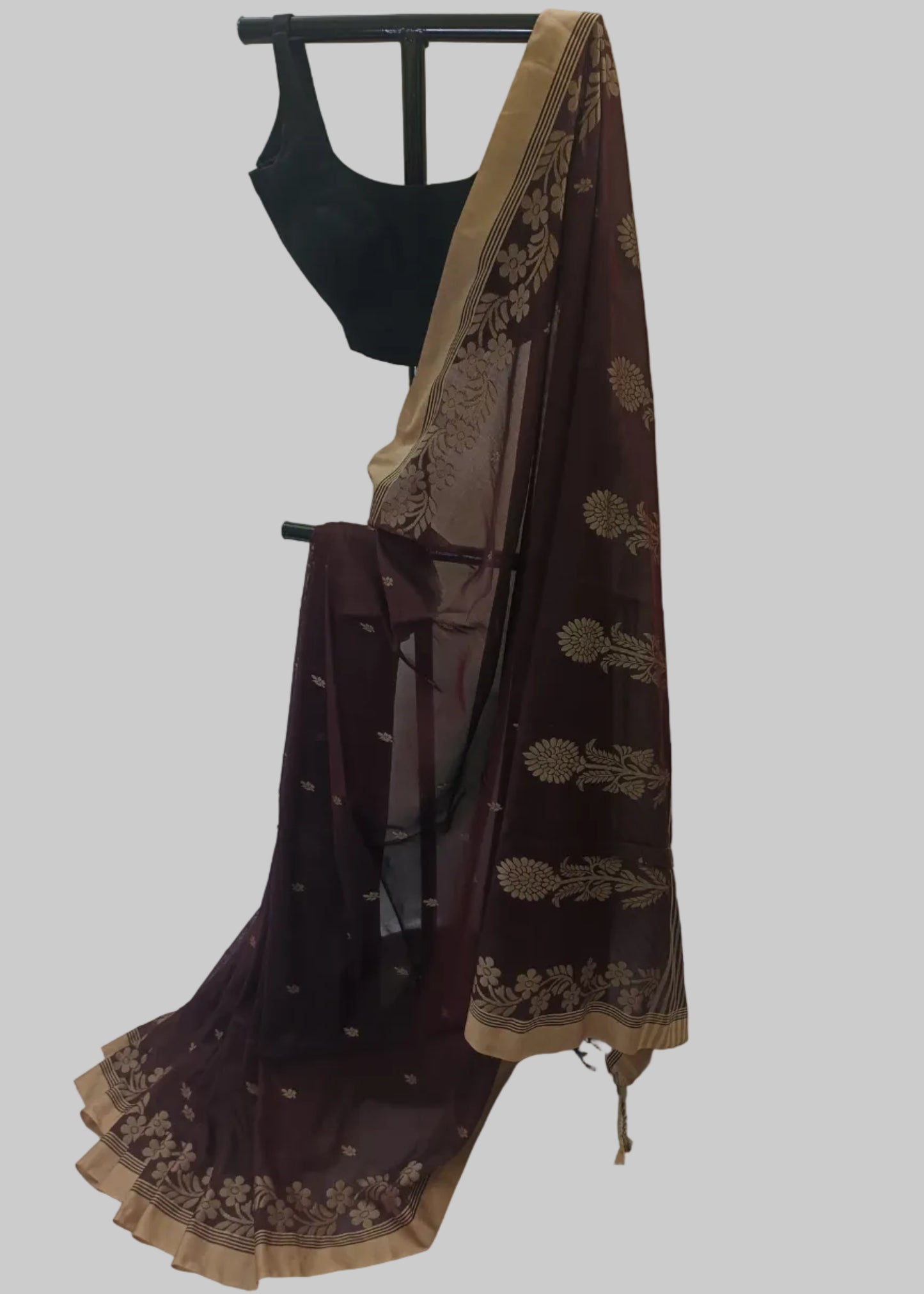 Nivriti Cotton Floral Saree