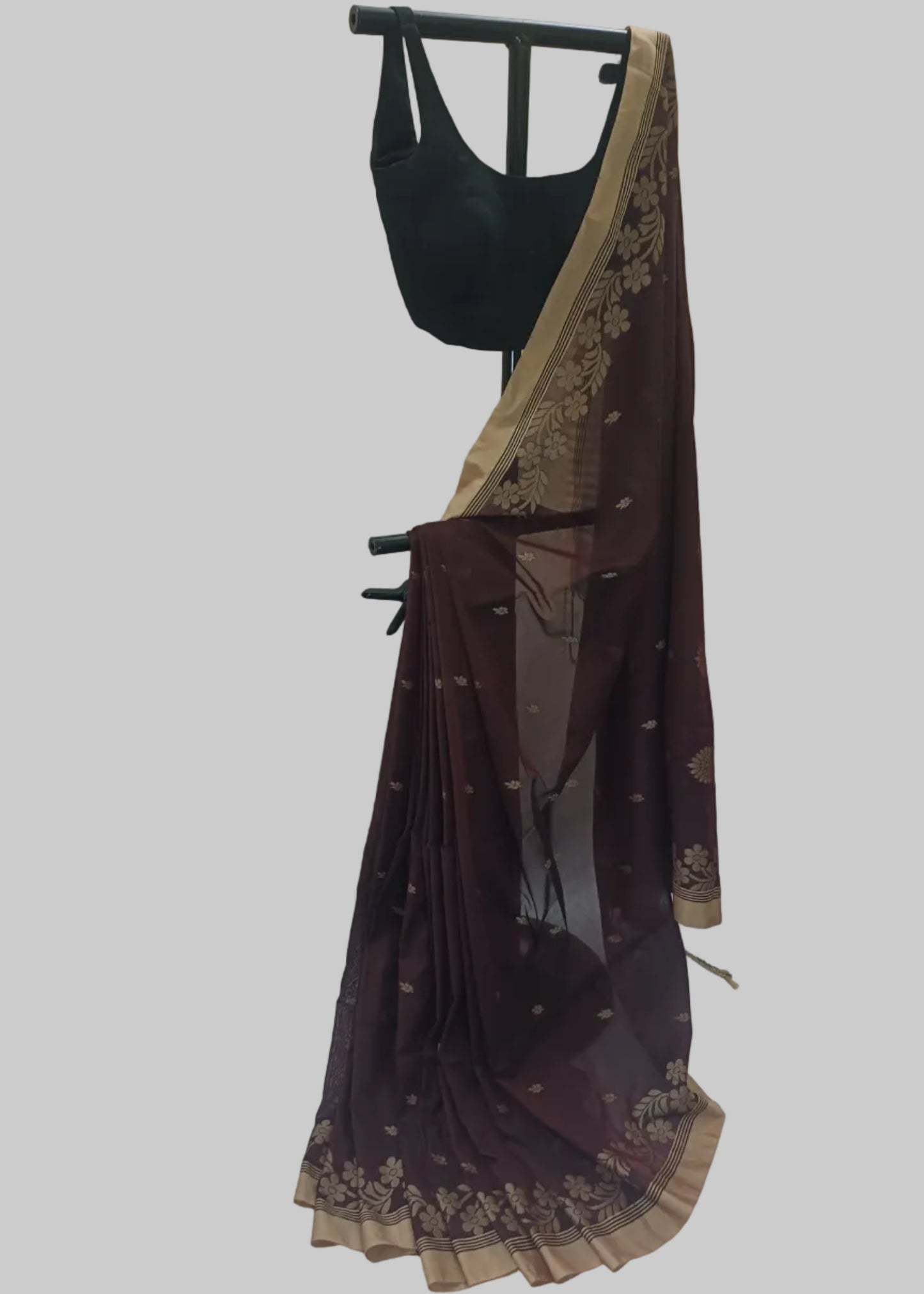 Nivriti Cotton Floral Saree